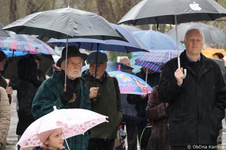 Dobrodošel mamut v Kamniku je dobil svoje mesto bronasti mamut v naravni velikosti, ki stoji v Mamutovem parku (29)